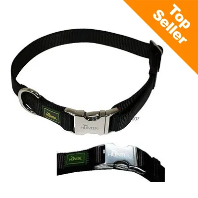 Černý nylonový obojek s kovovou přezkou, nápis HUNTER na přezce a štítek HUNTER. Oranžový roh s textem Top Seller.