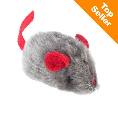 Jouet souris en peluche grise avec oreilles et queue rouges, étiquette orange en haut à droite avec texte « Top Seller » Jouet souris en peluche grise avec oreilles et queue rouges, étiquette orange en haut à droite avec texte « Top Seller »