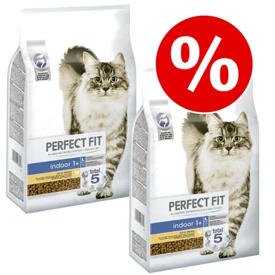 Две опаковки Perfect Fit indoor 1+ суха храна за котки, етикет total 5, голям червен символ за процентна отстъпка върху едната опаковка. Две опаковки Perfect Fit indoor 1+ суха храна за котки, етикет total 5, голям червен символ за процентна отстъпка върху едната опаковка.