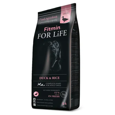 Fitmin FOR LiFE DUCK & RICE, полнорационный корм для взрослых собак, 43,5 % мясных ингредиентов, 15 % свежее мясо, 14 кг. Видна собака на упаковке.