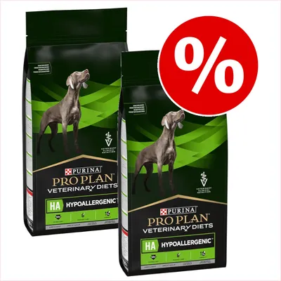 To poser Purina Pro Plan Veterinary Diets HA Hypoallergenic hundefoder med stor rød procenttegn, tilbudsmarkering synlig på billedet.