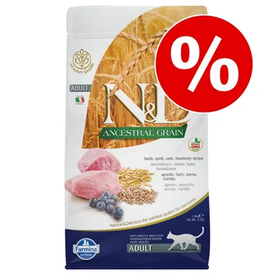 Опаковка Farmina N&D Ancestral Grain Adult с агнешко, спелта, овес и боровинки за котки. Голям червен символ за процентна отстъпка върху опаковката.