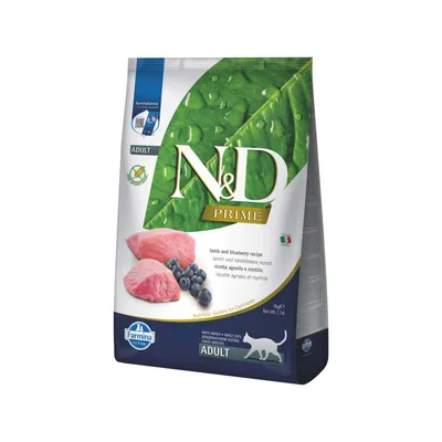N&D Prime Adult jahňacie a čučoriedka recept, Farmina Pet Foods, 1,5 kg, pre dospelé mačky. Zobrazené: kúsky mäsa a čučoriedky. N&D Prime Adult jahňacie a čučoriedka recept, Farmina Pet Foods, 1,5 kg, pre dospelé mačky. Zobrazené: kúsky mäsa a čučoriedky.