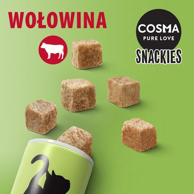 COSMA PURE LOVE SNACKIES, wołowina. Widoczne kostki przysmaku oraz opakowanie z sylwetką kota na zielonym tle.