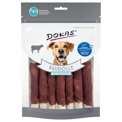 DOKAS Kaurolle mit Rindfleisch, hersluitbare verpakking met afbeelding van hond en rund, zichtbaar product in de zak. Tekst: 'Wiederverschliessbar', 'SGS Institut Fresenius'.
