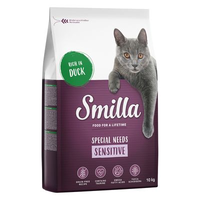 Smilla Special Needs Sensitive kattmat 10 kg, text: Rich in duck, grain-free recipe, contains taurine, omega fatty acids, yucca schidigera. Bild på grå katt på förpackningen.