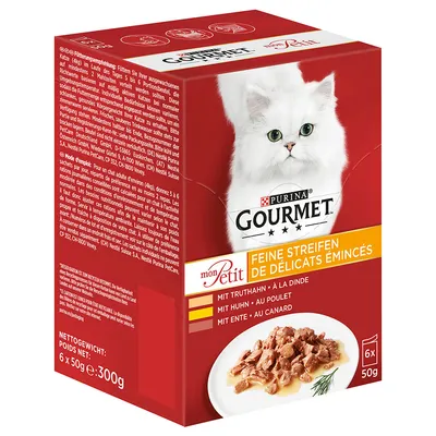 Confezione Purina Gourmet mon Petit, 6x50g, strisce di carne per gatti con tacchino, pollo e anatra. Immagine di gatto bianco e piatto con carne in salsa.