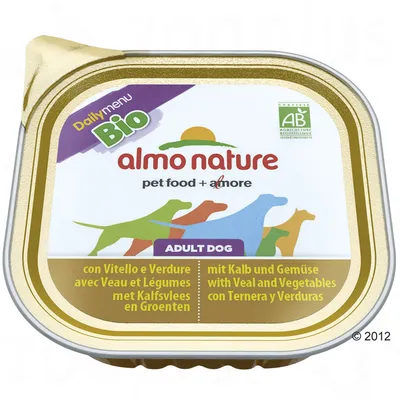 Barquette Almo Nature Daily Menu Bio pour chien adulte, avec veau et légumes. Texte visible : pet food + amore, certifié AB Agriculture Biologique.