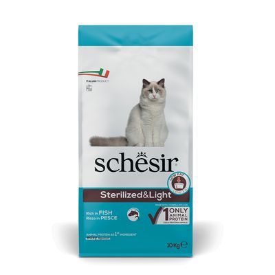 Schesir Sterilized & Light kattenvoer, rijk aan vis, 1 dierlijk eiwit, 10 kg zak. Tekst: 'Italian product', 'Rich in fish', 'Only 1 animal protein', 'Animal protein as 1st ingredient'.