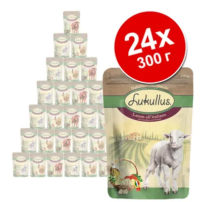 Набор из 24 паучей Lukullus Lamm all’italiana по 300 г. На упаковке изображены ягнёнок и корзина с овощами, виден бренд Lukullus.