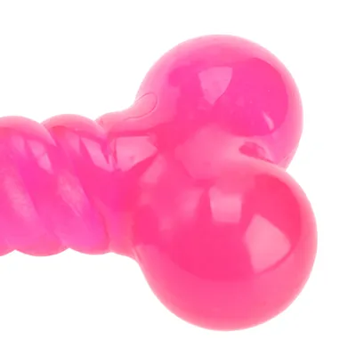 Giocattolo da masticare rosa e lucido a forma di osso con manico intrecciato.