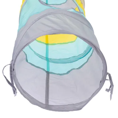 Tunnel de jeu pour animaux en tissu, structure souple avec armature visible, couleurs gris, bleu et jaune, ouvertures aux extrémités.