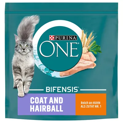 Purina ONE Bifensis Coat and Hairball, с курицей в качестве ингредиента №1. Упаковка с кошкой, кусочками курицы и изображением злаков.