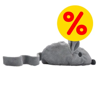 Giocattolo per animali a forma di topo in tessuto grigio, con simbolo percentuale rosso su sfondo giallo che indica offerta o sconto visibile sull'immagine.