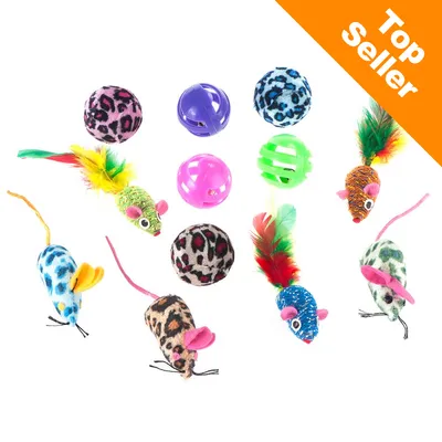 Set van kattenspeelgoed: zes muizen met dierenprint en verenstaarten, vier gekleurde speelballen. Oranje hoeklabel met witte tekst: Top Seller.