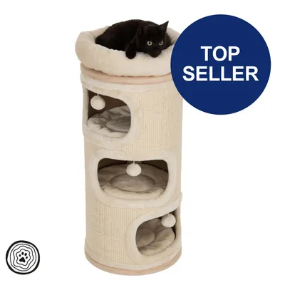 Kratzbaum mit drei Ebenen, gepolsterten Liegeflächen und Spielbällen. Schwarze Katze oben auf der Liegefläche. Blauer Kreis mit Text 'Top Seller'.