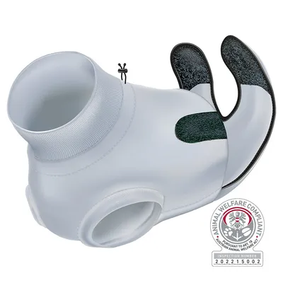 Abrigo blanco para perro con cierre de velcro negro y sello Animal Welfare Compliant, número de inspección 202215002.
