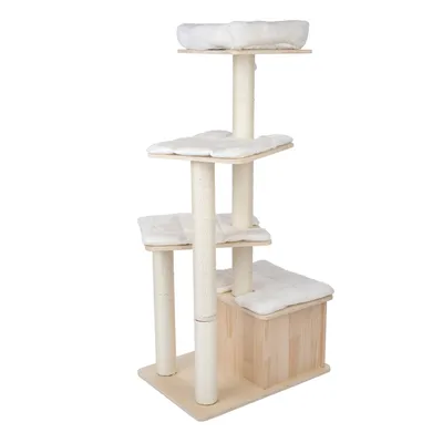 Arbre à chat en bois clair avec quatre plateformes rembourrées blanches, poteaux recouverts de corde et base carrée. Coussin supérieur rond, trois coussins carrés, coffre en bas.