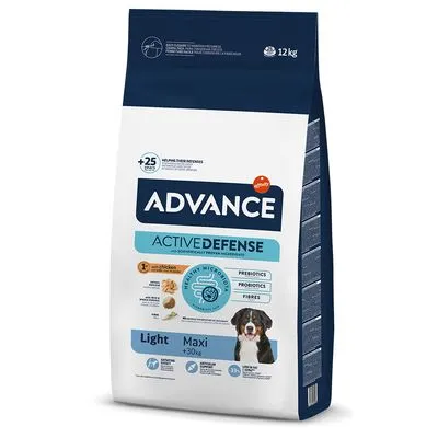 Zak hondenvoer Advance Active Defense Light Maxi, 12 kg. Tekst op verpakking: prebiotics, probiotics, fibres, +25 years, healthy microbiota, afbeelding van hond zichtbaar.