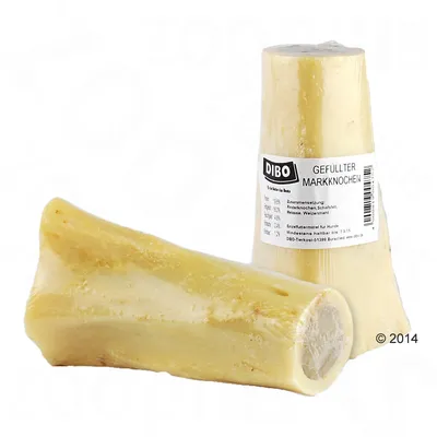 DIBO Gefüllter Markknochen, synlig etiket med ingredienser: Rinderknochen, Schaffett, Melasse, Weizenvollkorn. To store fyldte knogler vist, én med tydelig produktmærkat. DIBO Gefüllter Markknochen, synlig etiket med ingredienser: Rinderknochen, Schaffett, Melasse, Weizenvollkorn. To store fyldte knogler vist, én med tydelig produktmærkat.