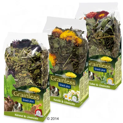 Getreidefreier Snack plus von Grainless in drei Sorten: Kümmel & Löwenzahn, Kamille & Löwenzahn, Salbei & Löwenzahn. Verpackung mit Kräutermischungen und Tierabbildungen.