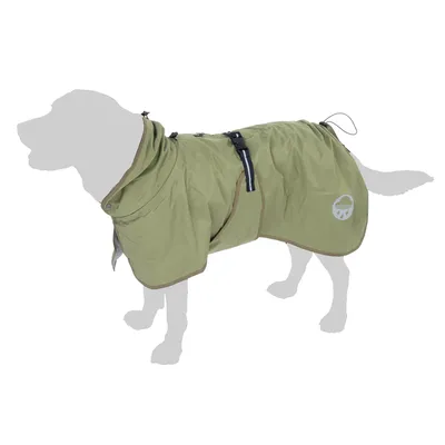 Manteau imperméable vert clair avec capuche et bande réfléchissante, porté par un chien gris en silhouette. Logo patte visible sur le côté du manteau.