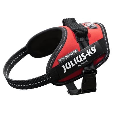 Красная шлейка с черным ремнем, надпись JULIUS-K9 IDC by JULIUS-K9 IDC®POWER видна на этикетке.