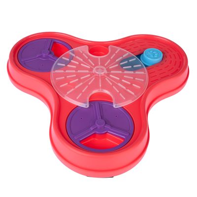 Giocattolo interattivo rosso con tre scomparti viola, coperchio trasparente e pulsante blu. Adatto per snack o nascondigli per cibo.