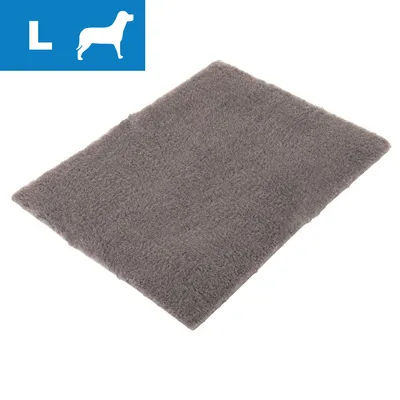 Harmaa pehmeä suorakulmainen alusta, vasemmassa yläkulmassa sininen laatikko, jossa valkoinen L-kirjain ja koiran siluetti Harmaa pehmeä suorakulmainen alusta, vasemmassa yläkulmassa sininen laatikko, jossa valkoinen L-kirjain ja koiran siluetti