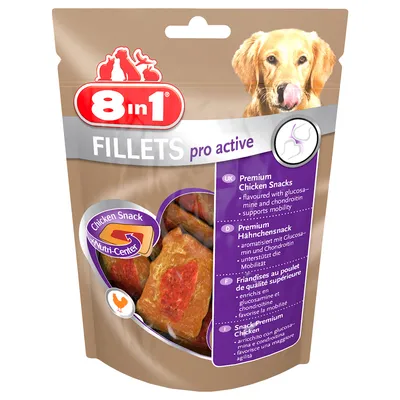 Confezione di snack per cani 8in1 FILLETS pro active, visibili filetti di pollo. Testo: Snack Premium Chicken arricchito con glucosamina e condroitina favorisce una maggiore agilità.