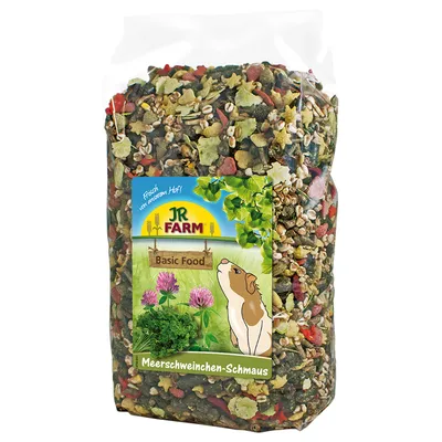 JR Farm Basic Food Meerschweinchen-Schmaus, genomskinlig plastpåse med blandat foder och etikett med marsvin samt texten 'Frisch vom unserem Hof!'.