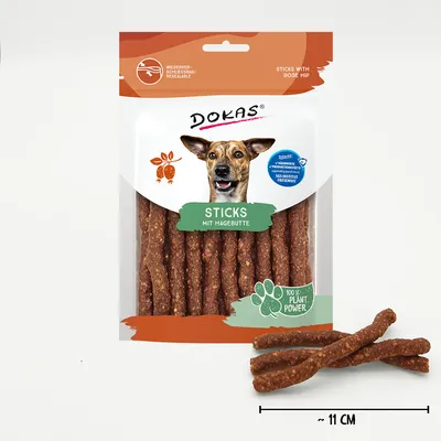 Paquet de sticks Dokas mit Hagebutte, illustration de chien, texte 100% Plant Power, environ 11 cm, emballage refermable, texte en allemand et anglais visible.