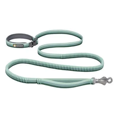 Ruffwear hondenriem met handvat, verstelbare lus en metalen musketonhaak, zichtbaar in lichtgroene kleur.