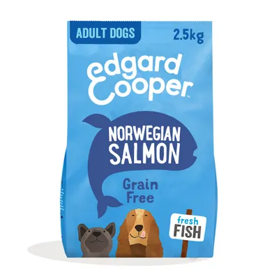 Edgard Cooper Adult Dogs Norwegian Salmon Grain Free hondenvoer, 2,5 kg. Tekst: fresh fish. Afbeelding van twee honden op de verpakking. Edgard Cooper Adult Dogs Norwegian Salmon Grain Free hondenvoer, 2,5 kg. Tekst: fresh fish. Afbeelding van twee honden op de verpakking.
