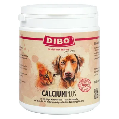 Pot DIBO CALCIUM PLUS, illustrations de chat et chien, texte en allemand sur l’étiquette, mention 100 % ingrédients naturels, sans additifs, adapté à l’alimentation B.A.R.F.