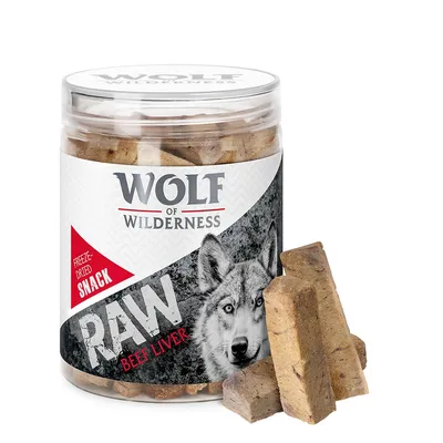 Bocal de snacks lyophilisés Wolf of Wilderness RAW Beef Liver, morceaux visibles à côté du pot. Texte visible : Freeze-dried snack, RAW, Beef Liver.