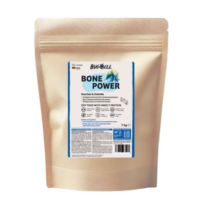 BugBell Bone Power szárazeledel kutyáknak, 800g. Zöldkagylóval, algával, ördögkarommal és fűzfakéreggel a csontok és ízületek támogatására. Német gyártású, fenntartható, cukor- és színezékmentes.