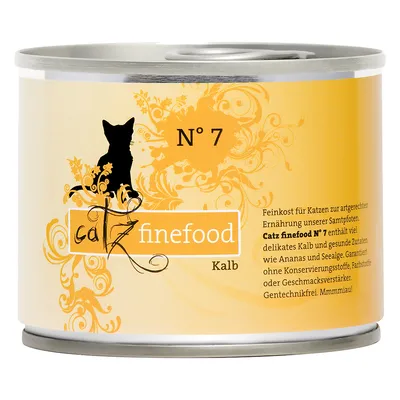 Lata de comida para gatos catz finefood N° 7 Kalb. Texto en alemán sobre ingredientes y características visibles en la etiqueta.