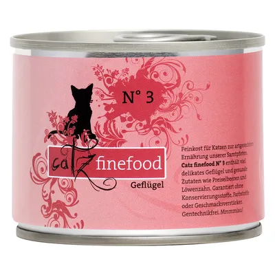 Catz finefood N° 3 Geflügel, konzerva za mačke s ružičastom etiketom i crnim siluetama mačke. Tekst na njemačkom jeziku vidljiv na pakiranju.