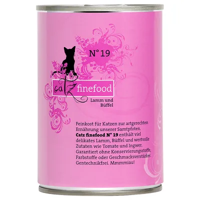 catz finefood N° 19 Lamm und Büffel -kissanruokapurkki. Teksti saksaksi: sisältää lammasta, biisonia, tomaattia ja inkivääriä. Ei säilöntäaineita, väriaineita tai makuvahventeita.