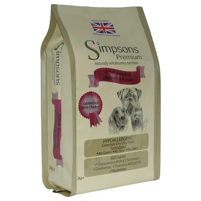 Simpsons Premium Adult Sensitive Chicken & Potato, hypoallergeniskt torrfoder utan spannmål, soja och mejeriprodukter. Innehåller glukosamin, tranbär, prebiotika MOS & FOS, nukleotider.