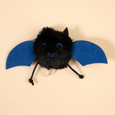 TIAKI Vibrating Bat with Retracting Pull String Cat Toy
