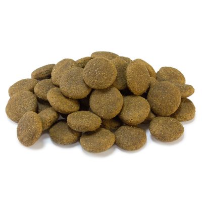 Crocchette marroni, rotonde, impilate. Texture visibile e forma compatta.