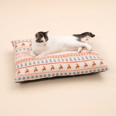 TIAKI Kuschelkissen mit nordischem Wintermuster