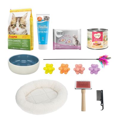 Royal Canin Kitten Trockenfutter, Feringa Nassfutter, Concept for Life Kitten Portionsbeutel, Smilla Paste, Katzenbett, Spielzeug und Futterschale mit Rabatt-Symbol.
