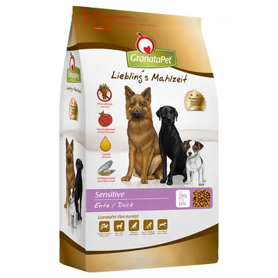 Zak GranataPet Liebling's Mahlzeit Sensitive Ente/Duck hondenvoer, zonder granen, met granaatappelpitten en zalmolie. Tekst: 25% eiwit, 15% vet. Illustraties van drie honden op de verpakking.