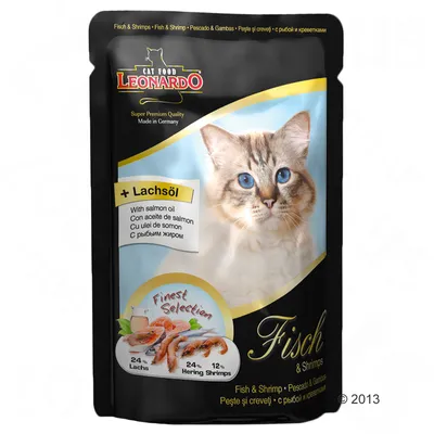 Embalagem de comida para gatos Leonardo Fish & Shrimps, com imagem de gato, texto '+ Lachsöl' e composição: 24 % salmão, 24 % arenque, 12 % camarões. Texto em vários idiomas visível.