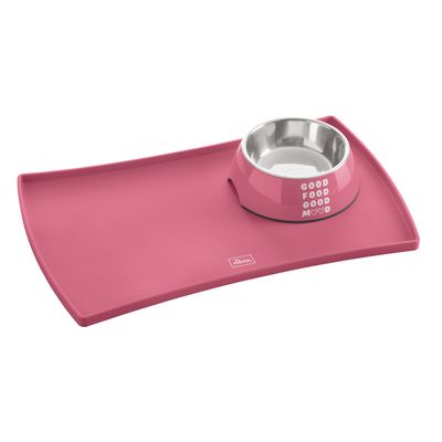 Tappetino rosa per ciotola con ciotola in acciaio inox. Sulla ciotola è scritto 'Good Food Good Mood'. Marca: Trixie.