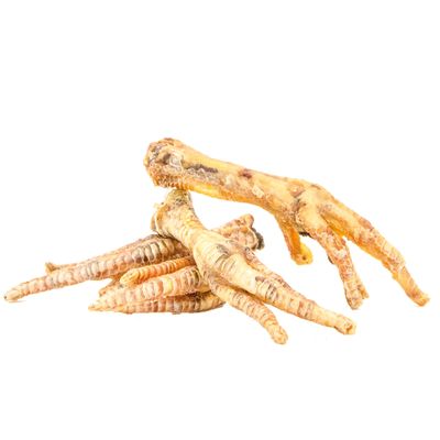 Torkade kycklingfötter som naturligt snacks, synliga med krispig textur och gulbrun färg.