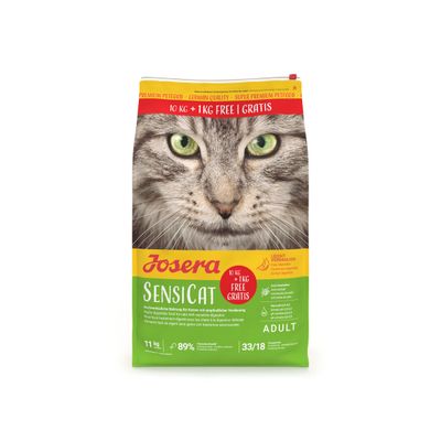 Sac de croquettes Josera SensiCat pour chat, texte visible : 'Facilement digestible', 'ADULT', 89 % protéines animales, 33/18, pH urinaire 6,0–6,5. Grand visage de chat gris sur l’emballage.